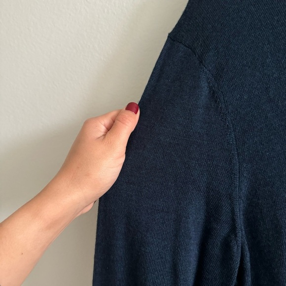 Calvin Klein V-Neck Extra Fine 100% Merino Wool Navy Blue Sweater Size Medium - Picture 10 of 14